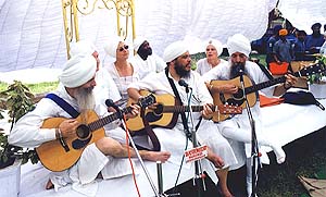 During langar, Guru Ganesha Singh, Guru Das Singh, and Guru Singh, sang all sorts of fun and funny Khalsa songs to entertain and inspire us
