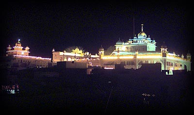 A view of the illuminated Takht Sri Kesgarh Sahib - (Photo from: http://www.tribuneindia.com/)